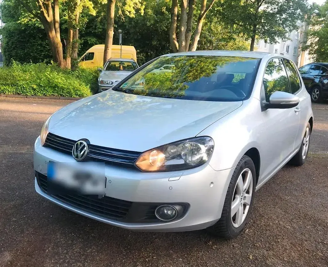 Gebraucht VW Golf VI 105 PS (77 kW) 2010 Silber Kleinwagen