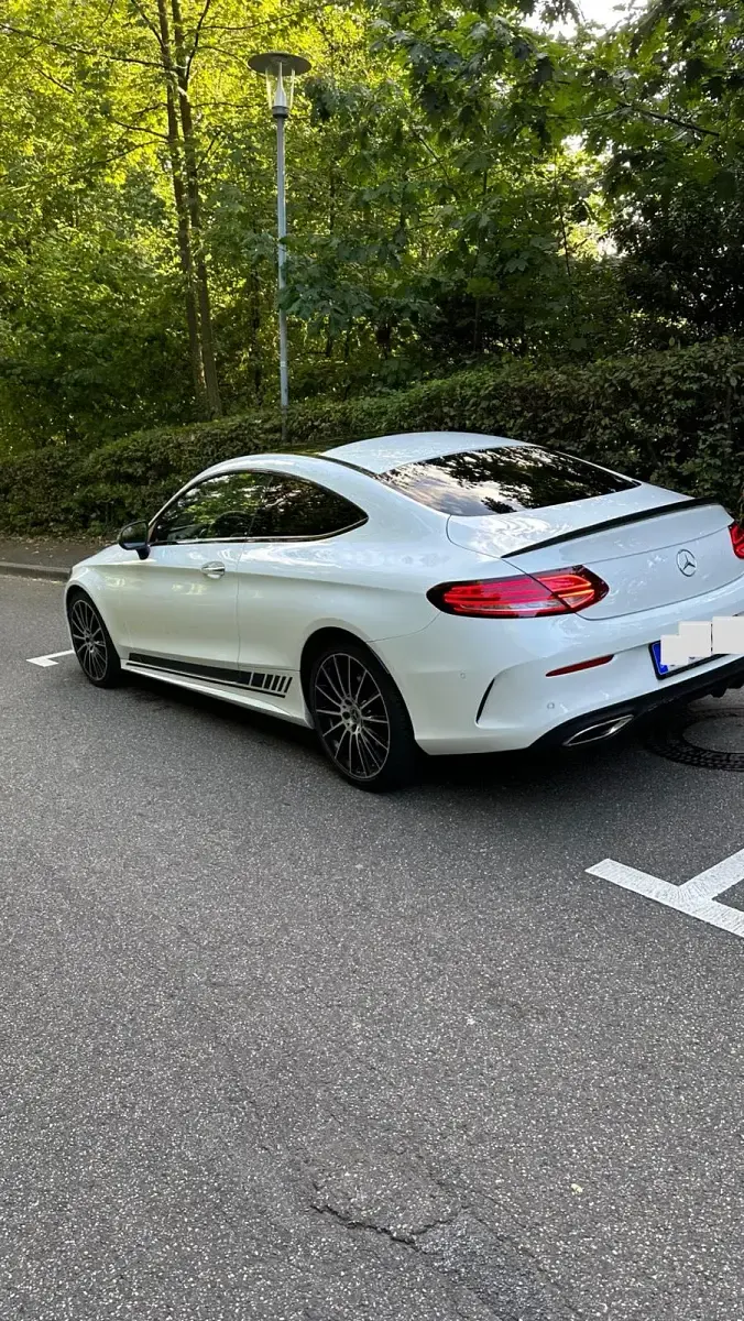 Gebraucht Mercedes C300 245 PS (180 kW) 2020 Weiß Coupé