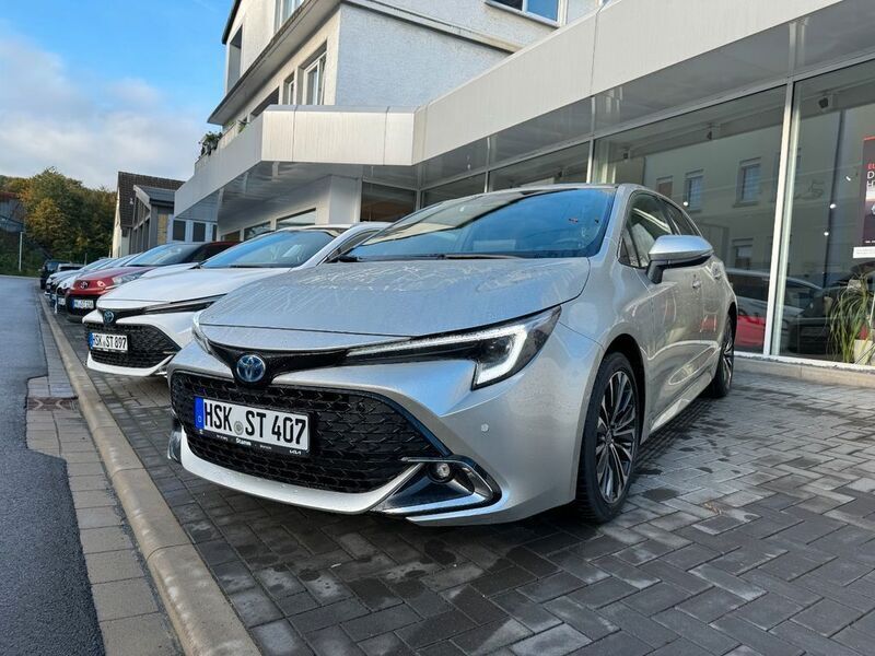 Silber Gebraucht 2023 Toyota Corolla Team Limousine | 27.990 € (Etwas zu teuer) - Bild 1/4