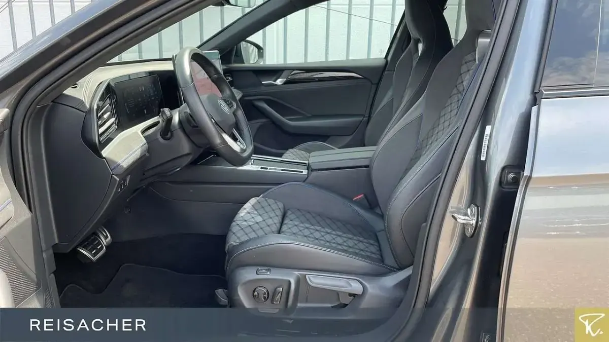 Gebraucht VW Passat IQ Drive 193 PS (141 kW) 2024 Diabase gray metallic Kombi