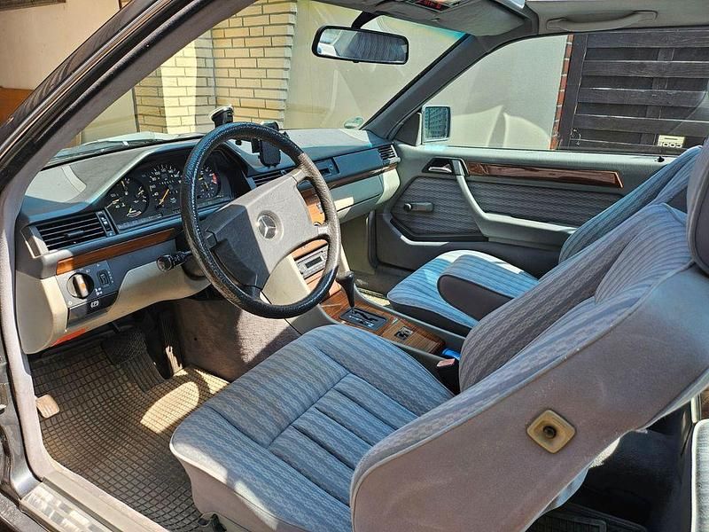 Gebraucht Mercedes 230 132 PS (97 kW) 1989 Grau Coupé