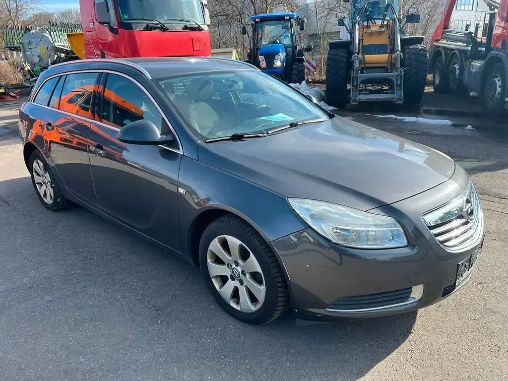 Gebraucht Opel Insignia Edition 131 PS (96 kW) 2009 Grau Kombi