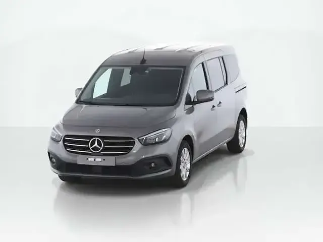 Gebraucht Mercedes T180 Advantage 131 PS (96 kW) 2025 Grau Van / Kleinbus