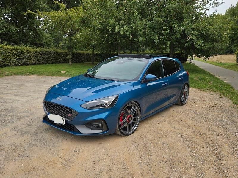Blau Gebraucht 2020 Ford Focus ST Limousine | 24.000 € (Fairer Preis) - Bild 1/4