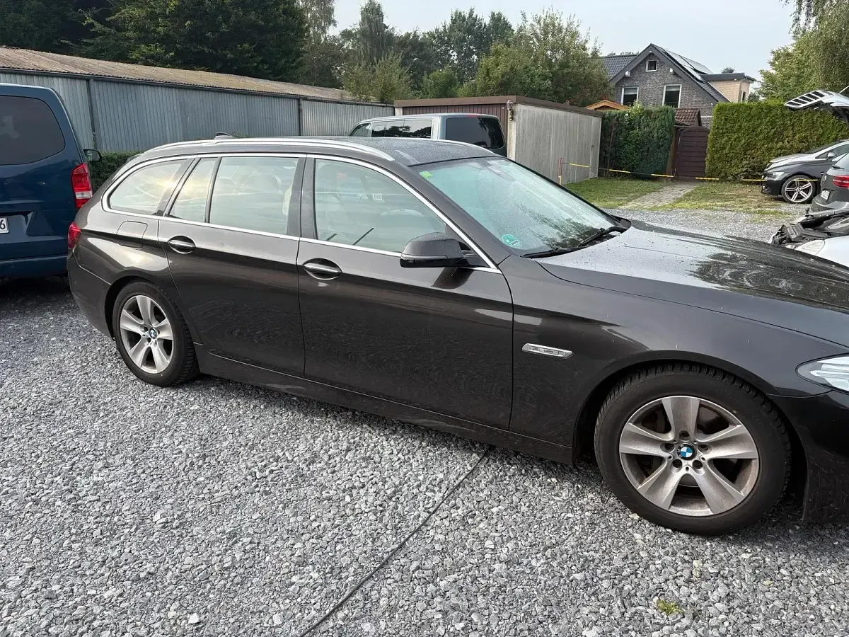 Gebraucht BMW 530 258 PS (189 kW) 2014 Braun Kombi