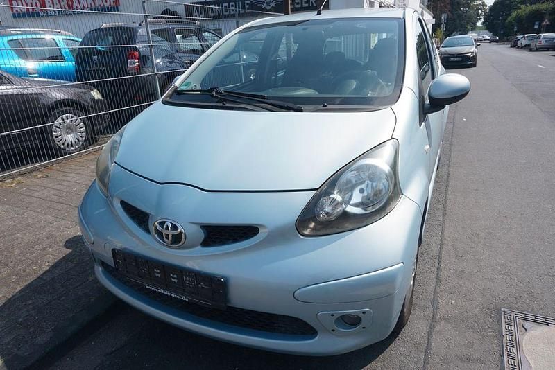 Blau Gebraucht 2005 Toyota Aygo Club Kleinwagen | 1.499 € (Fairer Preis) - Bild 1/4