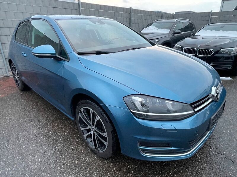 Blau Gebraucht 2016 VW Golf VII Allstar Limousine | 9.990 € (Guter Preis) - Bild 1/4