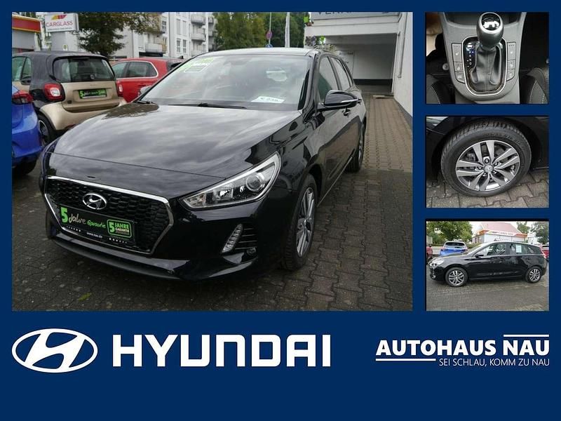 Phantom black / mic Gebraucht 2018 Hyundai i30 Trend Limousine | 16.490 € (Fairer Preis) - Bild 1/4