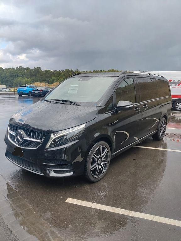 Schwarz Gebraucht 2023 Mercedes V300 Van / Kleinbus | 82.000 € - Bild 1/4