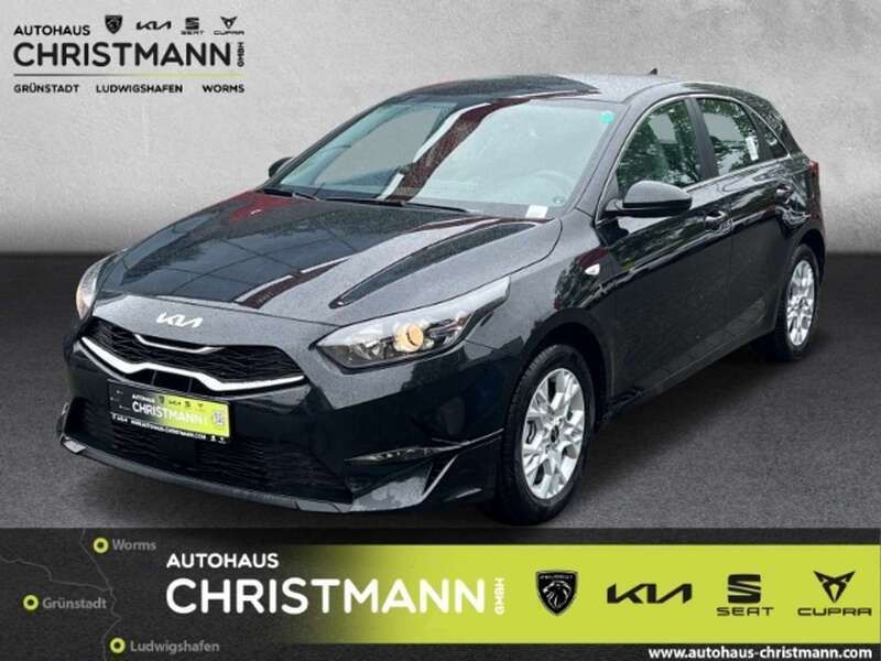 Zilinaschwarz Neu 2024 Kia Ceed Comfort Limousine | 22.890 € (Guter Preis) - Bild 1/4