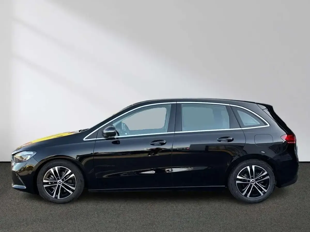 Gebraucht Mercedes B200 Advanced 150 PS (110 kW) 2025 Schwarz Van / Kleinbus