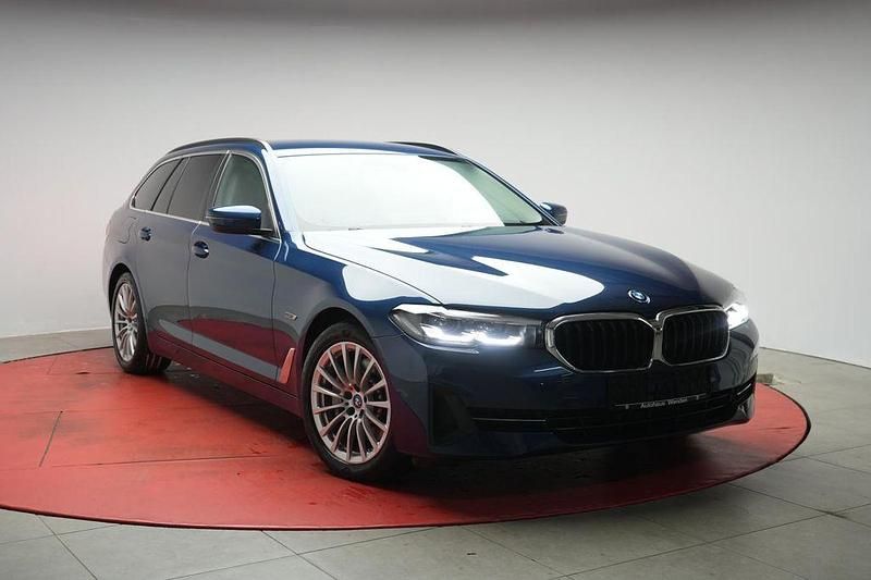 Blau Gebraucht 2022 BMW 520 Kombi | 24.990 € (Guter Preis) - Bild 1/4