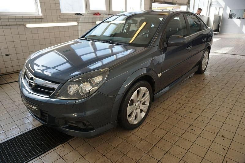 Grau Gebraucht 2008 Opel Vectra Cosmo Limousine | 3.900 € (Fairer Preis) - Bild 1/4