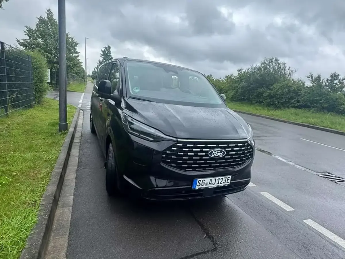 Gebraucht Ford Tourneo Titanium X 232 PS (170 kW) 2026 Schwarz Van / Kleinbus