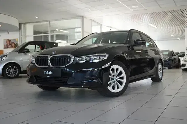 Gebraucht BMW 318 Advantage 150 PS (110 kW) 2022 Schwarz ii/bonnet fluid black Kombi