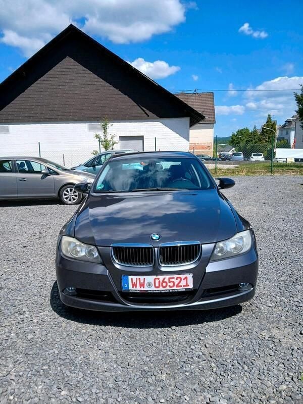 Grau Gebraucht 2005 BMW 318 Limousine | 1.699 € (Superpreis) - Bild 1/4