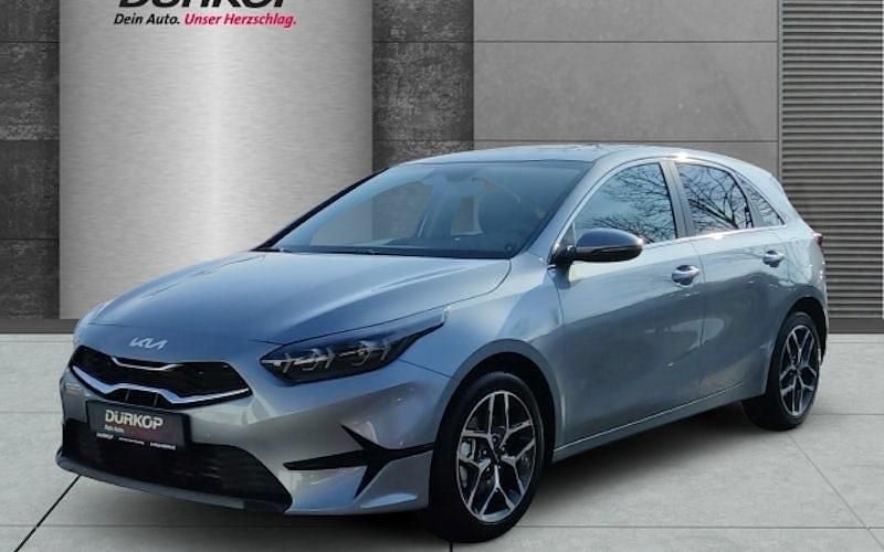 Silber Neu 2025 Kia Ceed Limousine | 27.678 € (Fairer Preis) - Bild 1/4