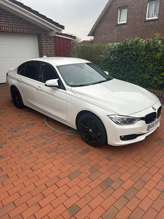 Gebraucht BMW 318 143 PS (105 kW) 2014 Weiß Limousine