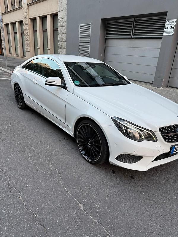 Weiß Gebraucht 2014 Mercedes E200 Coupé | 13.500 € (Guter Preis) - Bild 1/4