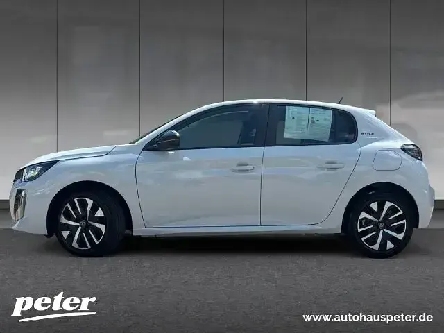 Gebraucht Peugeot 208 Style 101 PS (74 kW) 2025 Met. okenit weiß Kleinwagen
