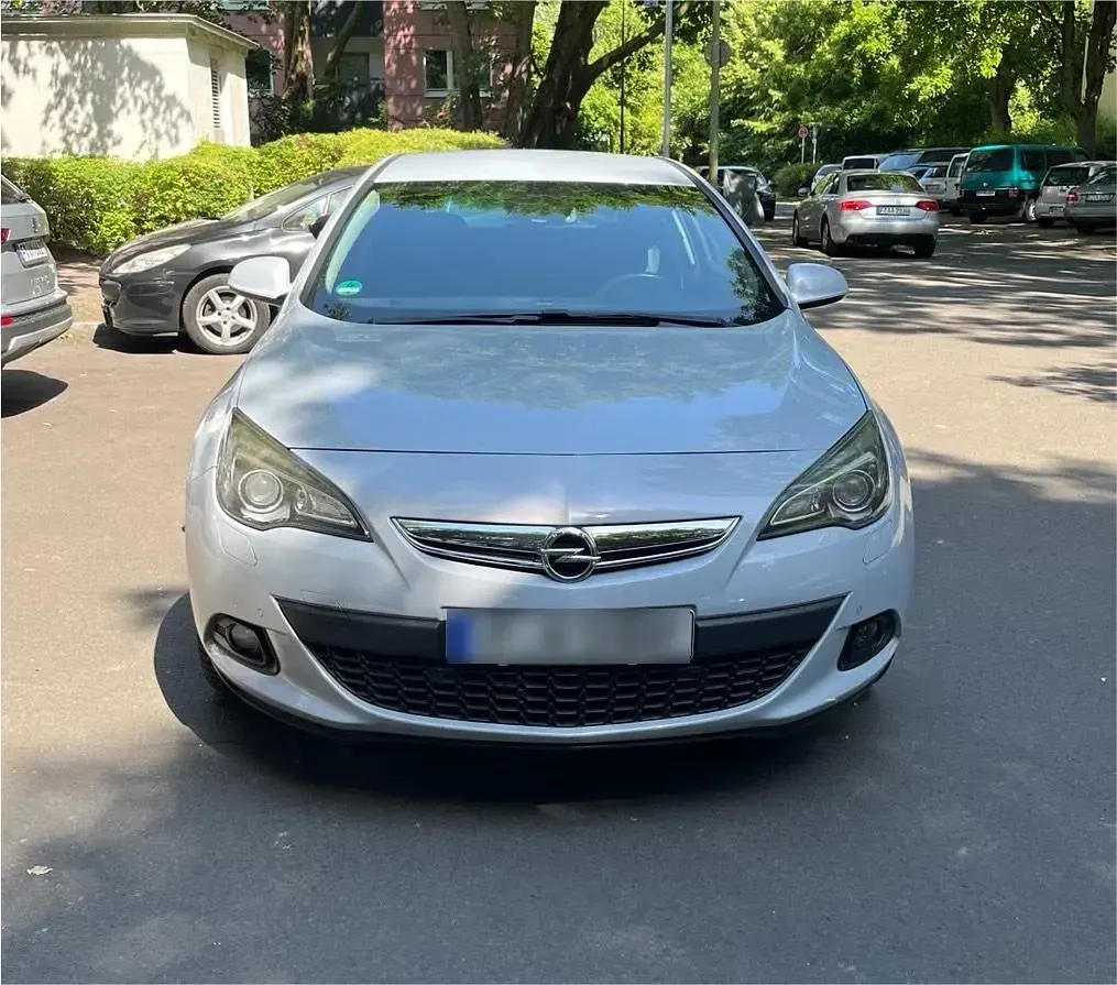 Gebraucht Opel Astra GTC 165 PS (121 kW) 2012 Silber Coupé