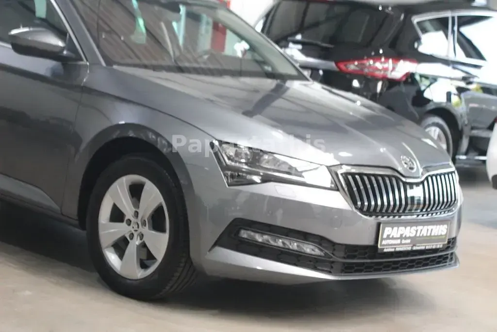 Gebraucht Skoda Superb Ambition 150 PS (110 kW) 2022 Grau Kombi