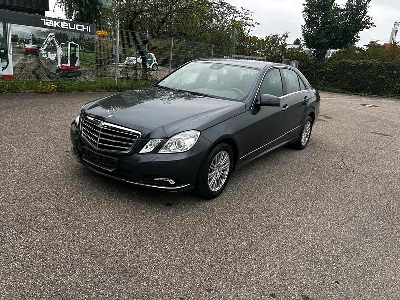Grün Gebraucht 2012 Mercedes E200 Limousine | 11.000 € (Superpreis) - Bild 1/4