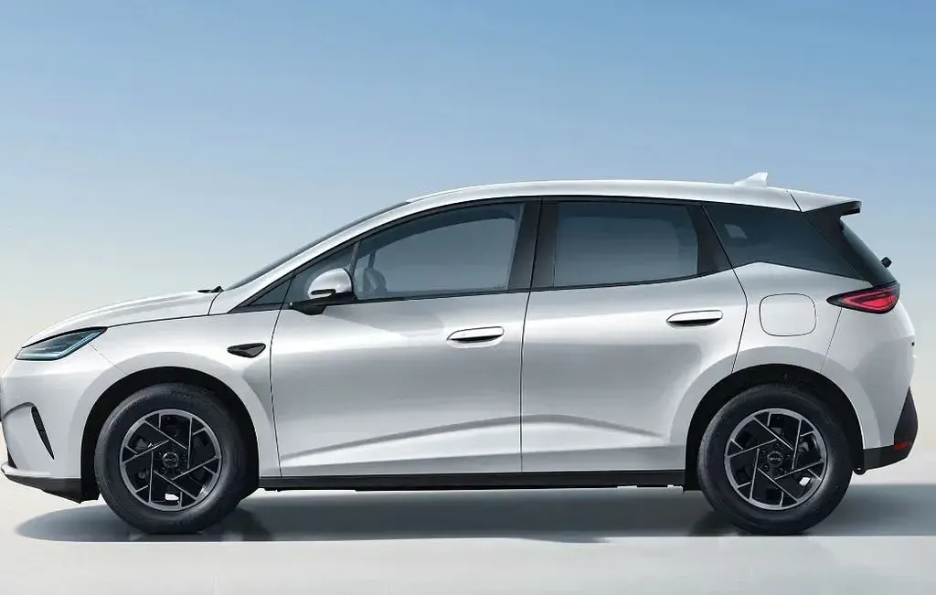 Neu BYD Dolphin Boost 155 kW (212 PS) 2026 Weiß Kleinwagen