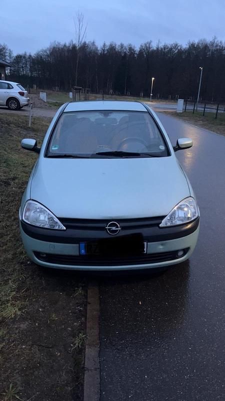 Grün Gebraucht 2001 Opel Corsa Comfort Kleinwagen | 1.099 € (Fairer Preis) - Bild 1/4