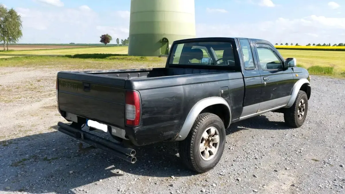 Gebraucht Nissan Navara 103 PS (75 kW) 2000 Schwarz Pickup