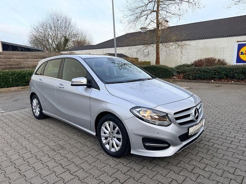 Gebraucht Mercedes B180 122 PS (89 kW) 2015 Silber Van / Kleinbus