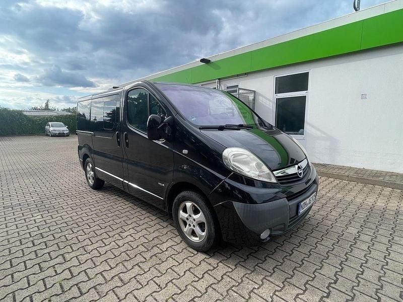Schwarz Gebraucht 2011 Opel Vivaro Van | 9.900 € (Fairer Preis) - Bild 1/4
