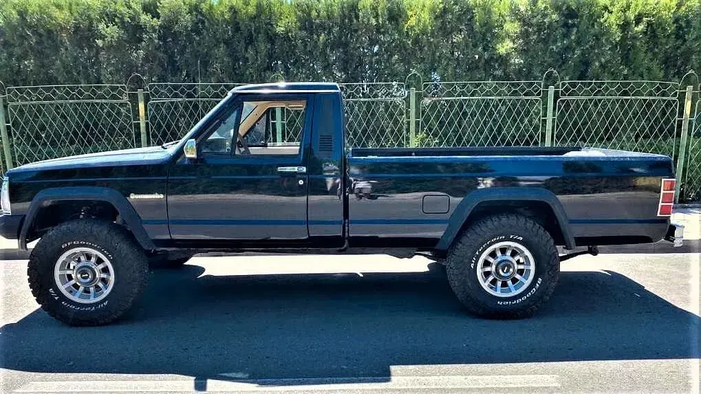Gebraucht Jeep Comanche Laredo 237 PS (174 kW) 1988 Schwarz Pickup