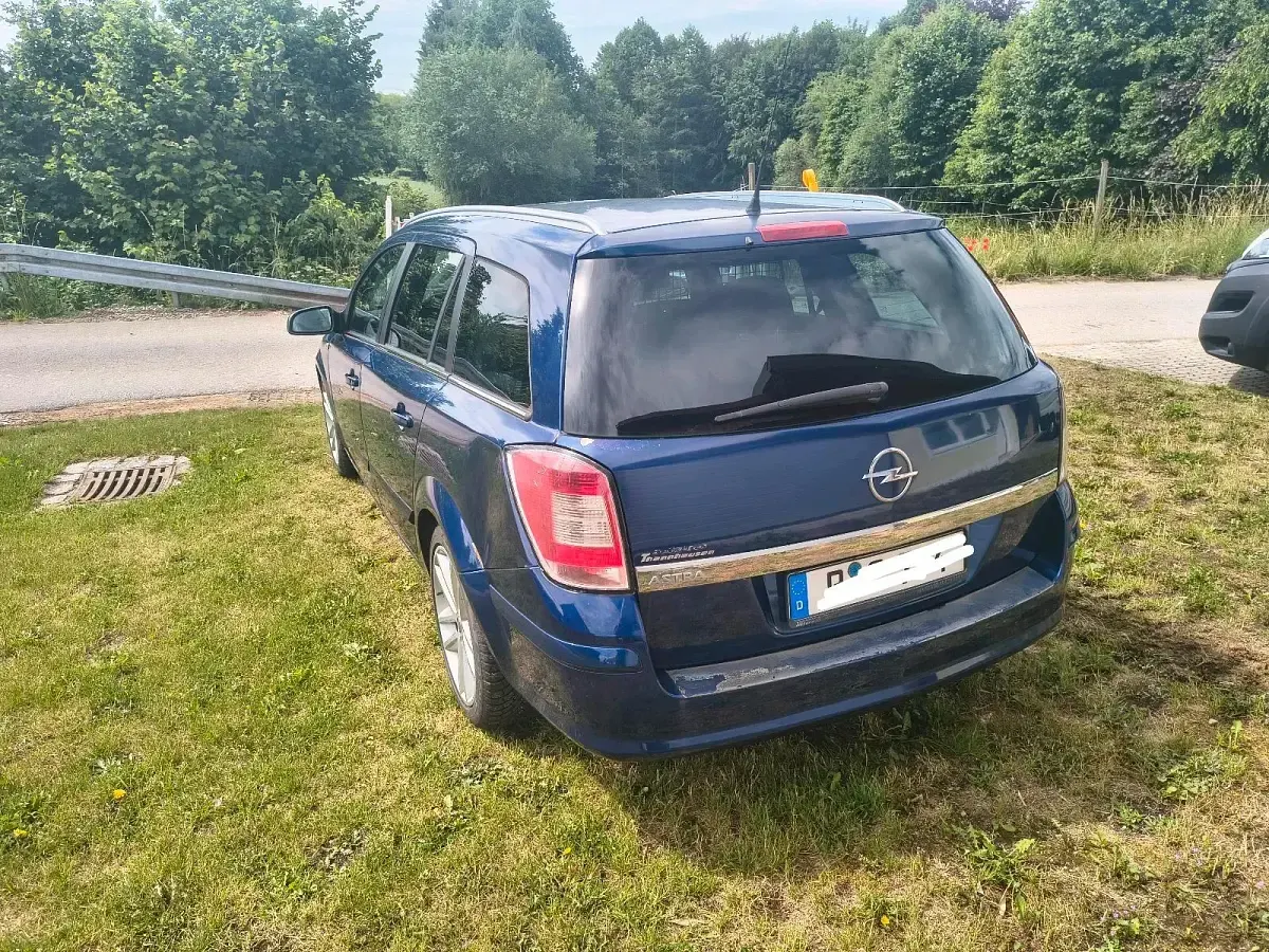 Gebraucht Opel Astra 140 PS (102 kW) 2009 Blau Kombi