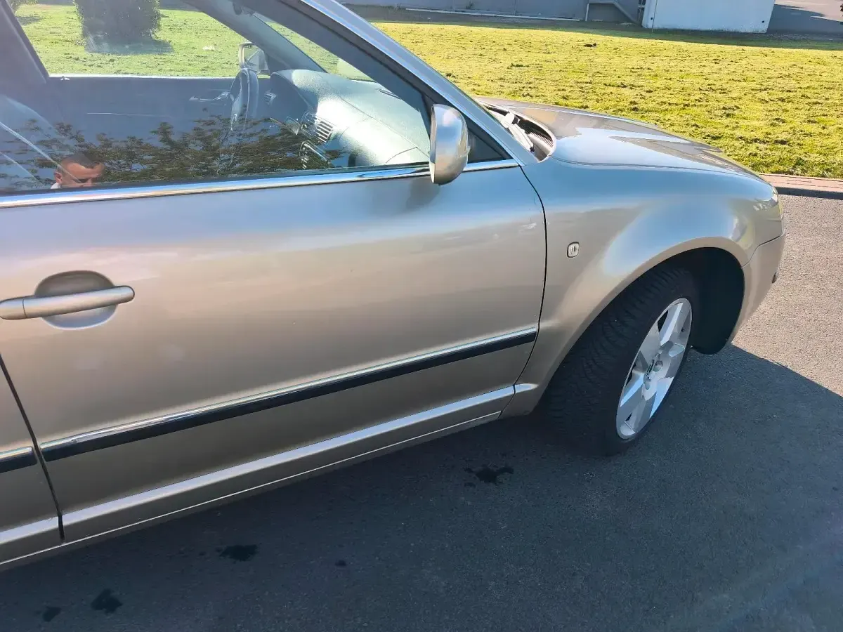 Second-hand Skoda Superb 131 CP (96 kW) 2003 Auriu Berlinǎ