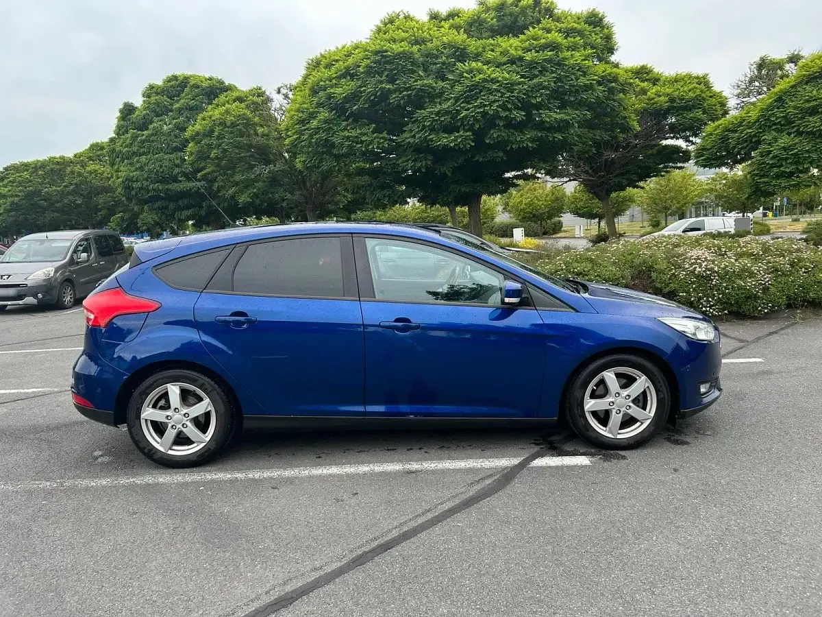 Gebraucht Ford Focus 120 PS (88 kW) 2015 Blau Limousine