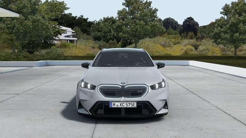 Neu BMW M5 Sport Line 727 PS (534 kW) 2026 M brooklyn grau metallic Kombi