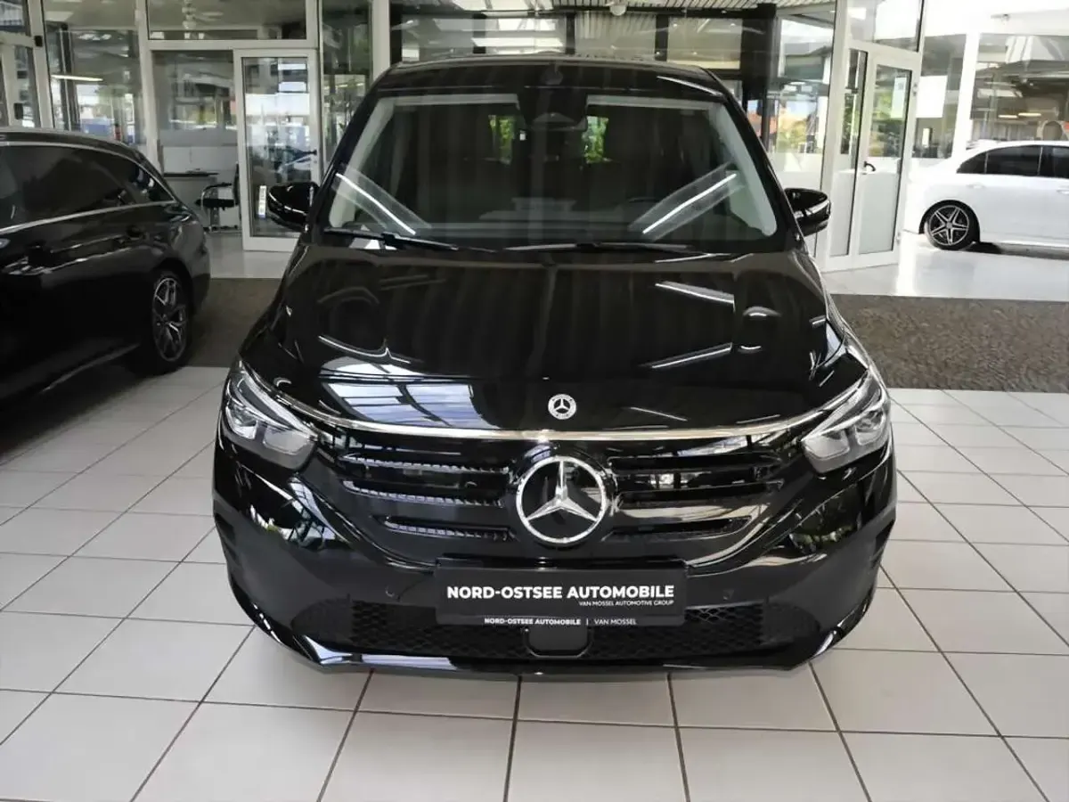 Gebraucht Mercedes EQT200 Premium Plus 89 kW (122 PS) 2025 Schwarz Van / Kleinbus