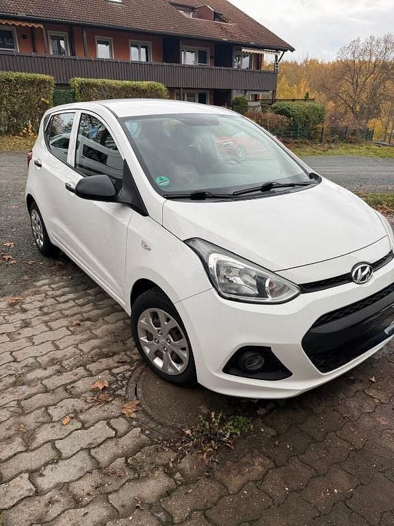 Gebraucht Hyundai i10 67 PS (49 kW) 2014 Weiß Kleinwagen