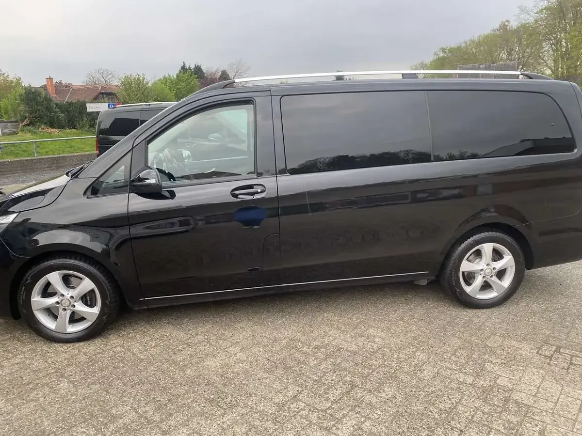 Gebraucht Mercedes V220 Edition 163 PS (119 kW) 2017 Schwarz Van / Kleinbus