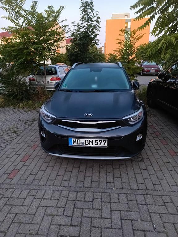 Grau Gebraucht 2017 Kia Stonic Spirit SUV | 11.500 € (Fairer Preis) - Bild 1/3