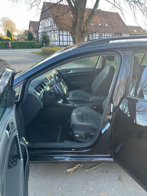 Gebraucht VW Golf VII Highline 150 PS (110 kW) 2020 Schwarz Kombi