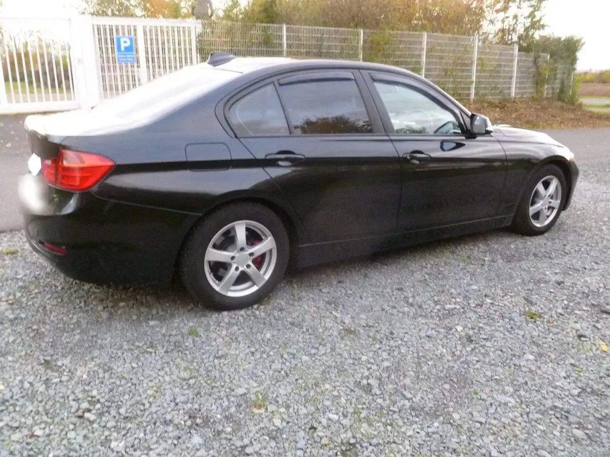 Używany BMW 320 Efficient Dynamics 163 KM (119 kW) 2014 Czarny Sedan/Limuzyna
