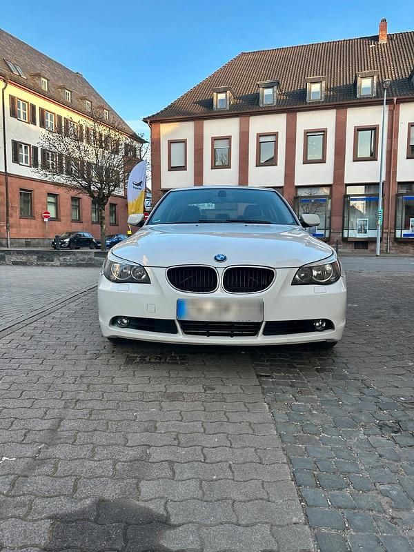 Gebraucht BMW 525 180 PS (132 kW) 2007 Weiß Limousine