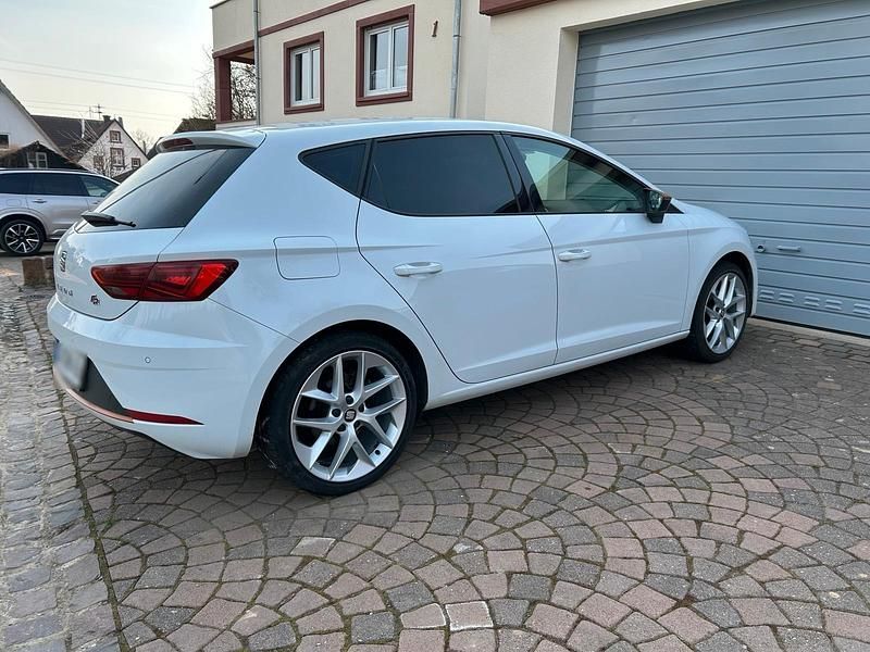 Gebraucht Seat Leon Beats 150 PS (110 kW) 2020 Weiß Limousine