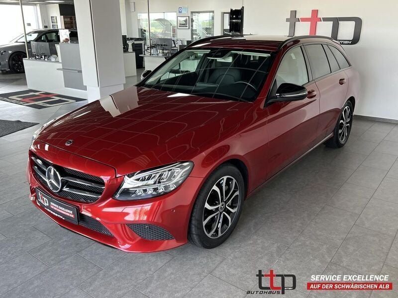 Hyazinthrot metalliclack Gebraucht 2020 Mercedes C300 Avantgarde Kombi | 27.490 € (Superpreis) - Bild 1/4