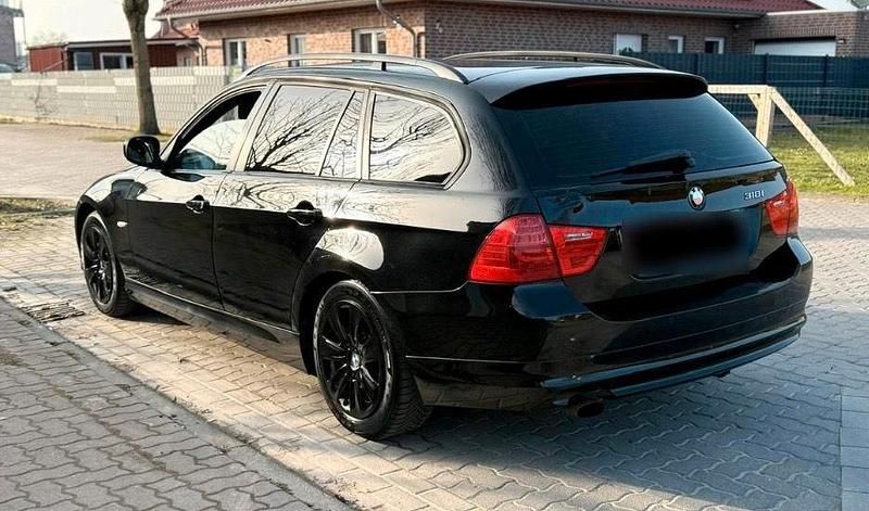 Gebraucht BMW 318 143 PS (105 kW) 2010 Schwarz Kombi