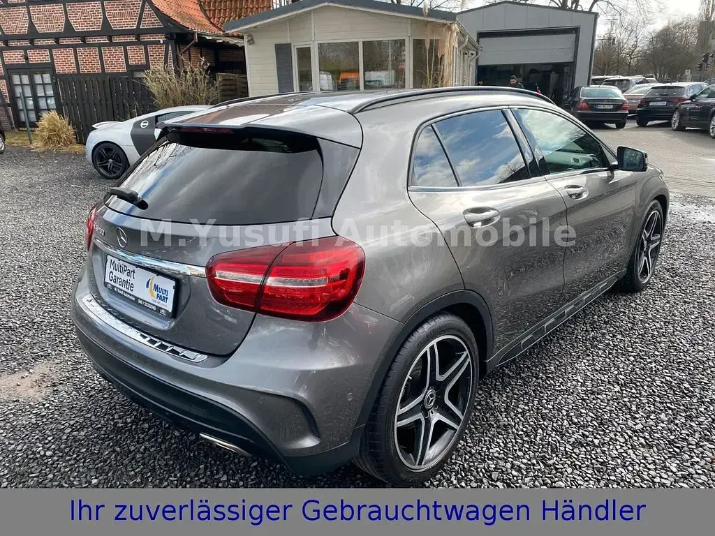 Gebraucht Mercedes GLA200 AMG line 156 PS (114 kW) 2020 Grau SUV