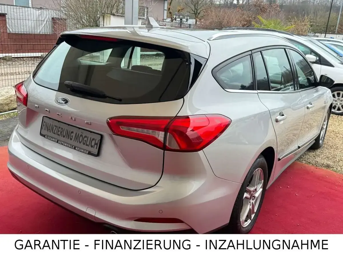 Gebraucht Ford Focus 120 PS (88 kW) 2019 Silber Kombi
