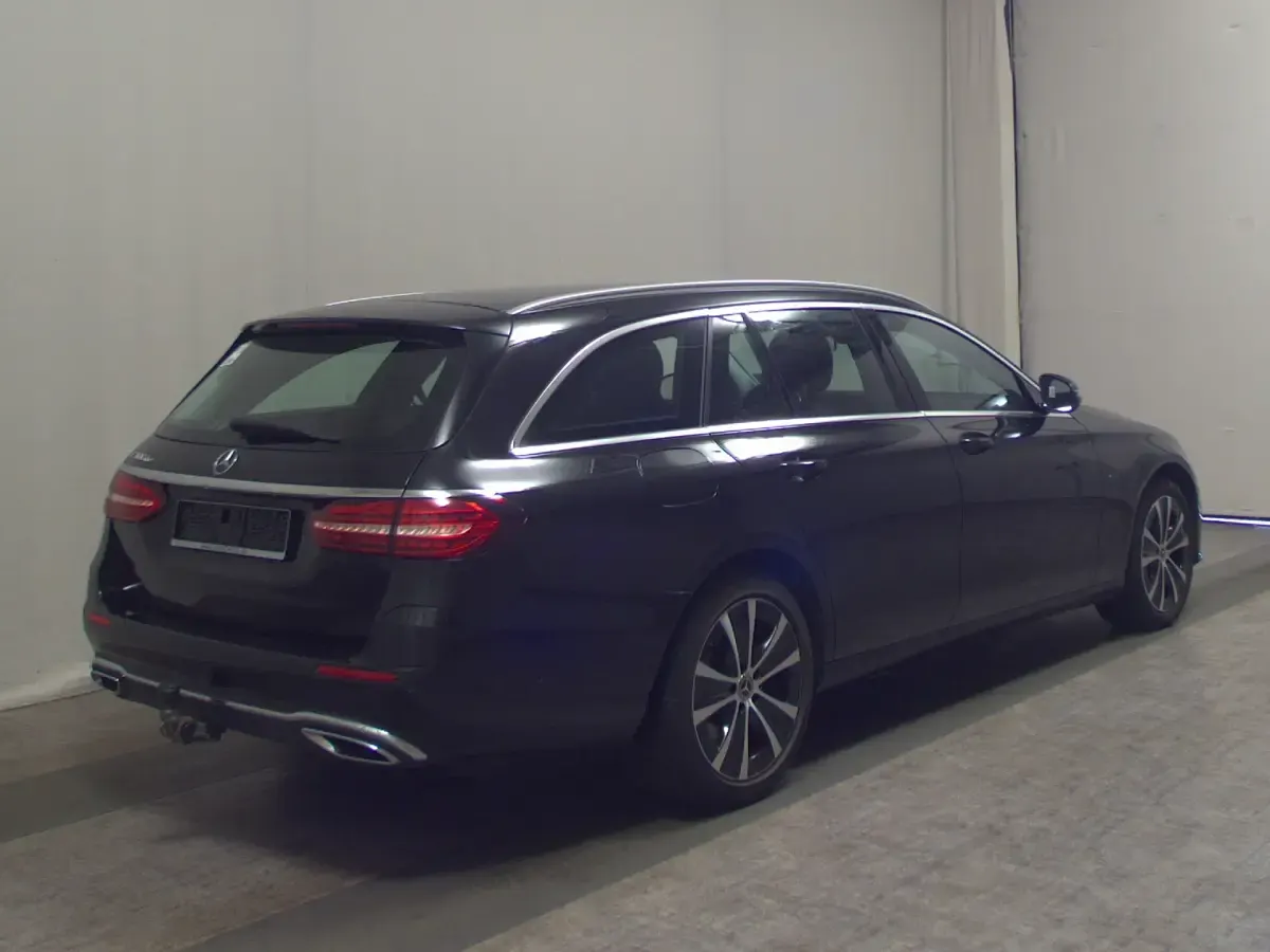 Gebraucht Mercedes E300 Avantgarde 306 PS (225 kW) 2020 Schwarz Kombi